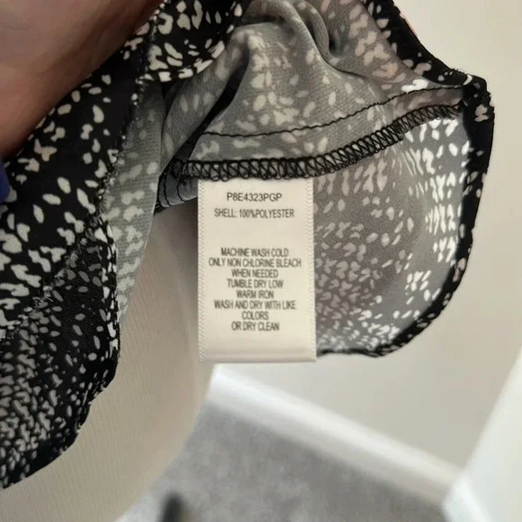 Parker Ruffle Sleeveless Black & White Blouse, Size Small, NWT - Picture 9 of 9